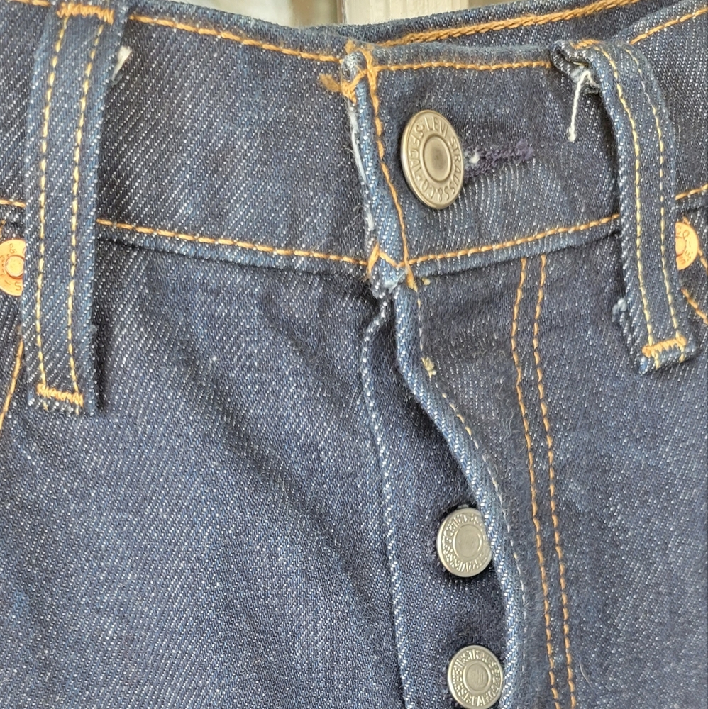 Levi's - Picture 2 of 4